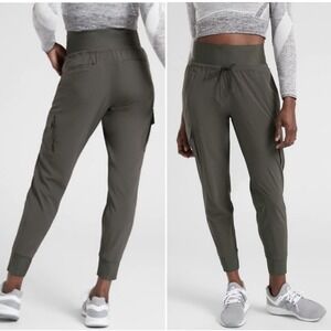 Athleta Womens Size 4 Green Cargo Pants Athletic Performance Joggers Lightweight